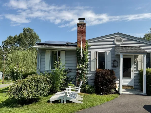 41 Hillside Dr, Springfield, MA 01118