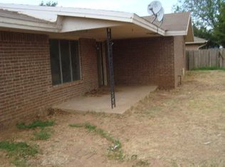 803 N Denver Ave, Levelland, TX 79336