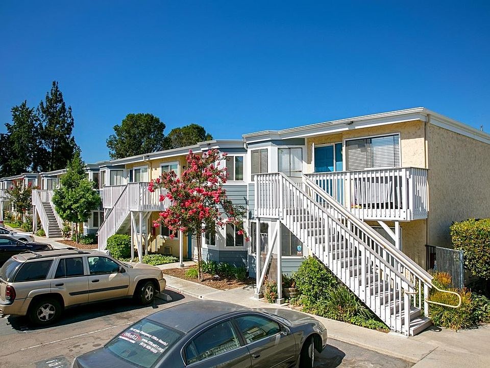 1st image of 12616 Lakeshore Dr APT 34