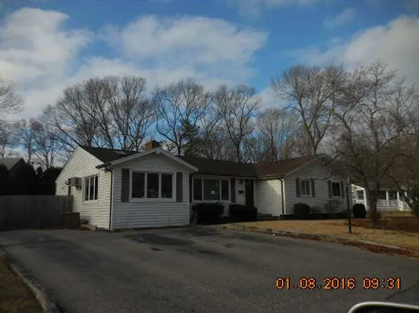 52 Ashwood Cir, Warwick, RI 02886
