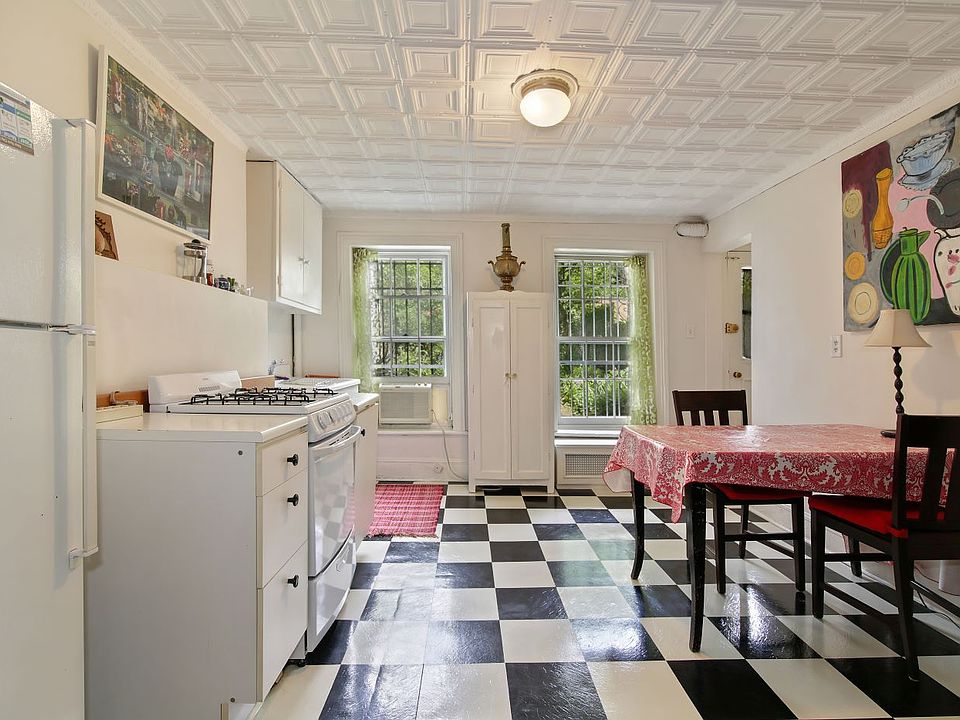 1st image of 215 Bergen St #1