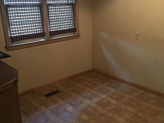3rd image of 52 Faircrest Dr