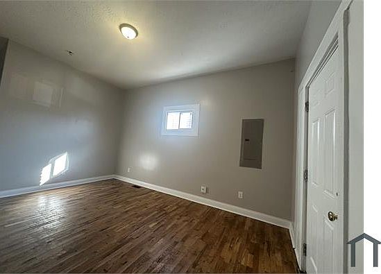 5th image of 3415 W Jefferson St