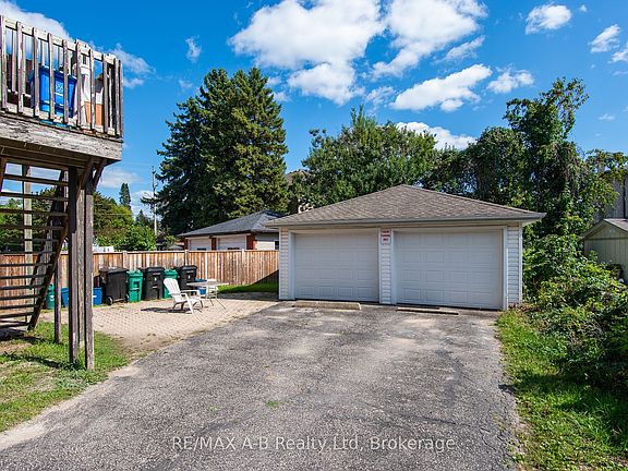 5th image of 727 Frederick St