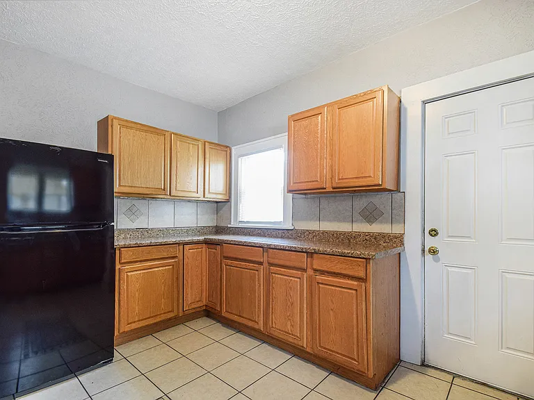 220 Harrison St — Photo 6