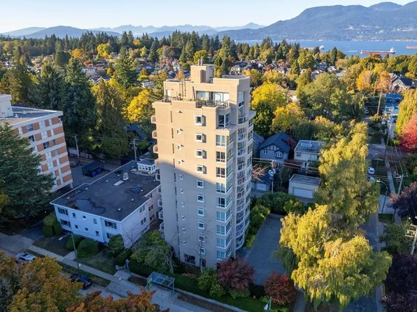 2575 Tolmie St #10, Vancouver, BC V6R 4M1