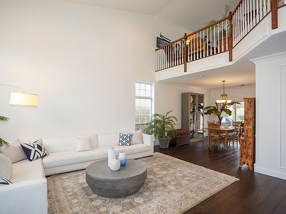 3rd image of 118 Hamlet Dr
