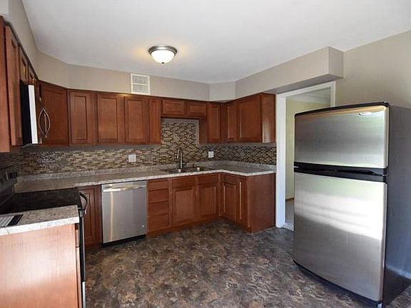 3rd image of 42 Stacy Dr