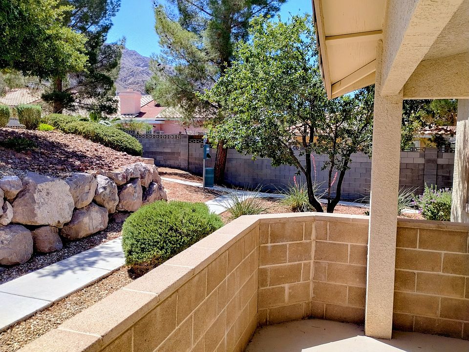 Front Patio/End unit