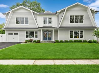 1959 Lilac Dr, Westbury, NY 11590