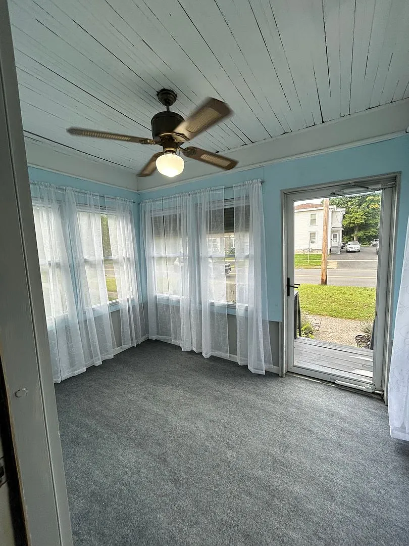 Exceptional 3 bdrm/1.5 ba Home!! Beautifully cared for! — Photo 2