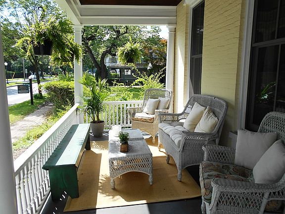 Front Porch on Union Ave