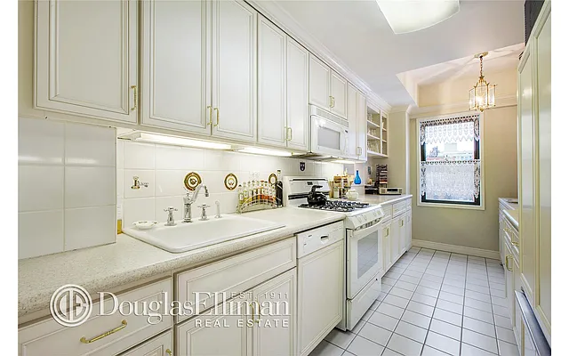 Sold by Douglas Elliman | media 3