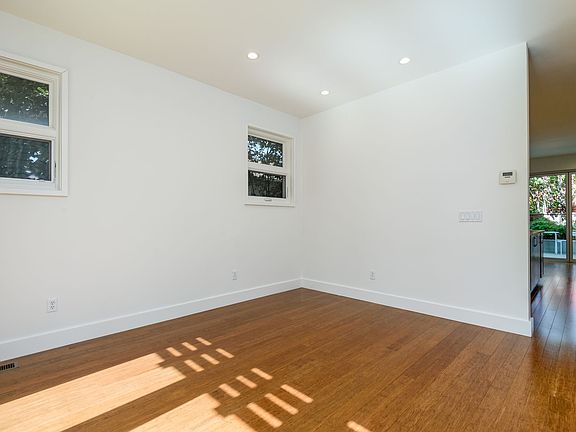 3rd image of 802 Live Oak Ave