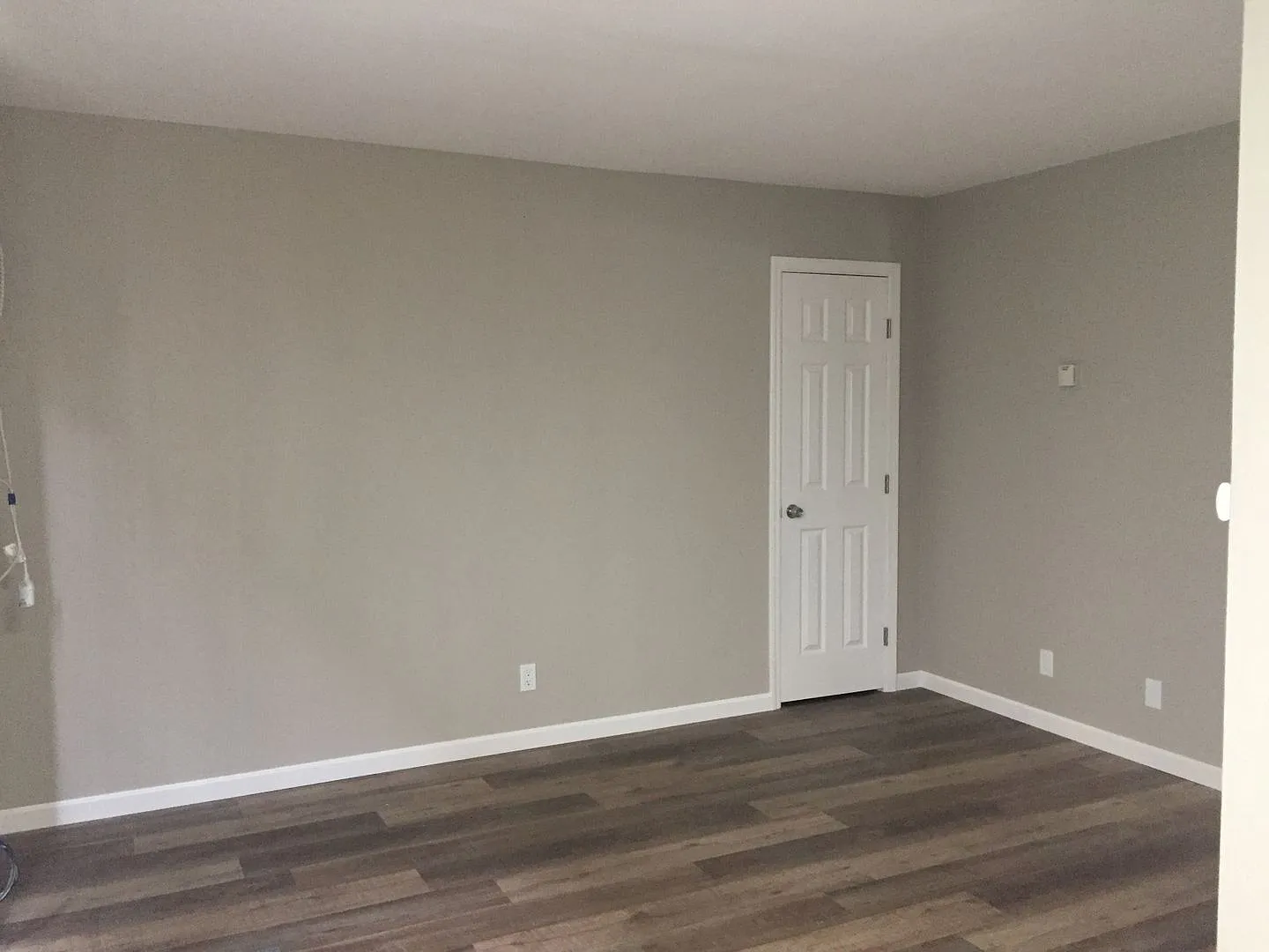 Desirable Midtown Neighborhood Apartment Available Now — Photo 3
