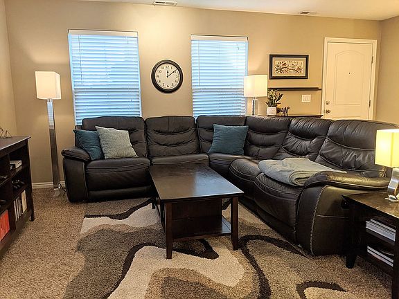 3rd image of 138 W Carrick Dr
