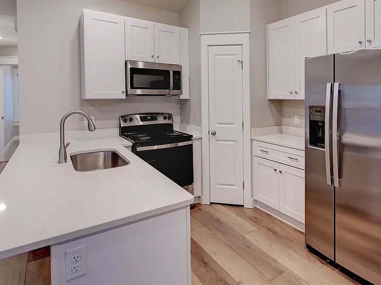 2118 Sherwood Ave — Photo 5