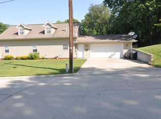 1236 3rd St, Boonville, MO 65233
