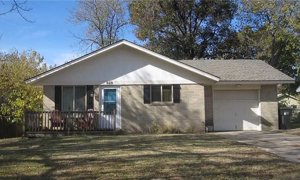 1st image of 220 Mount Vernon Dr