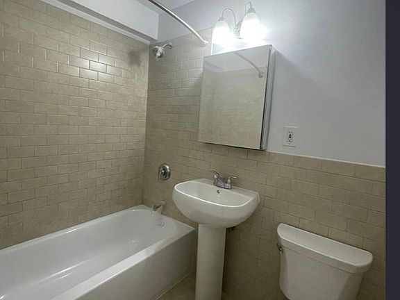 4th image of 101 Riverdale Ave #10E