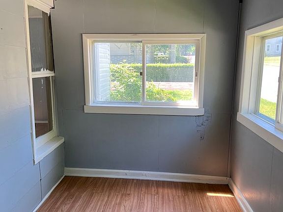3rd image of 347 Altamont Ave