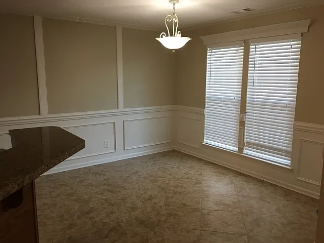 4 bed, 2.5 bath, 2601 sqft, $2,655 — Photo 4