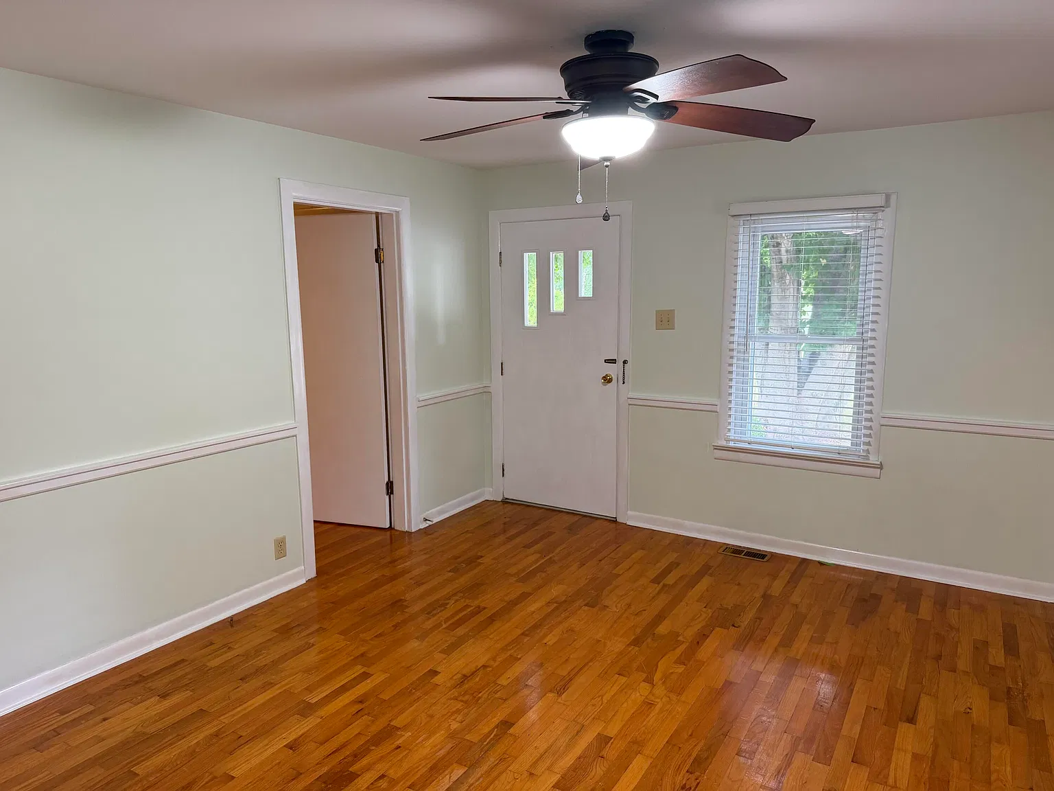 2 bed, 1.0 bath, 1250 sqft, $1,325 — Photo 4