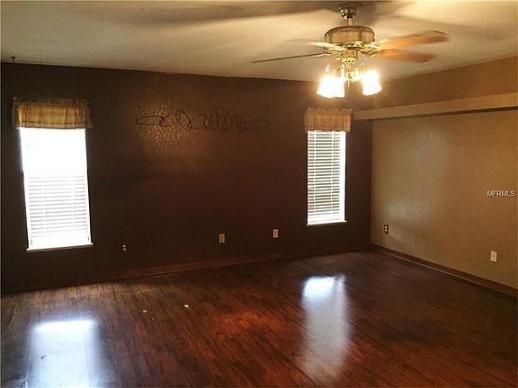 4th image of 4030 Robinson Dr E