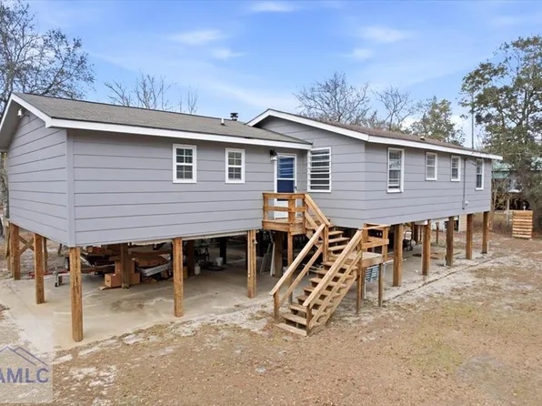 1362 Warners Lndg, Hortense, GA 31543