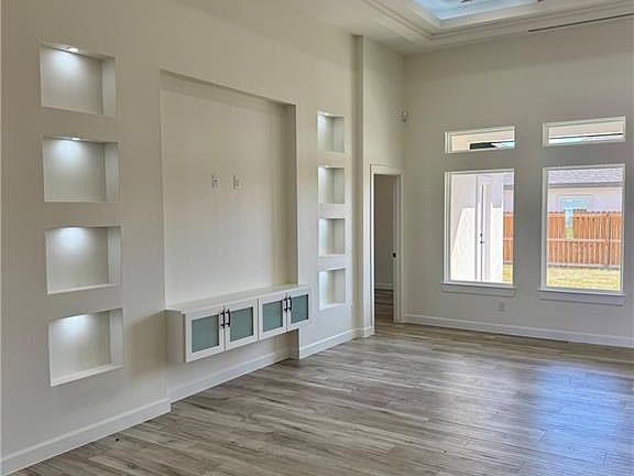 2nd image of 1004 N Buxton Ave