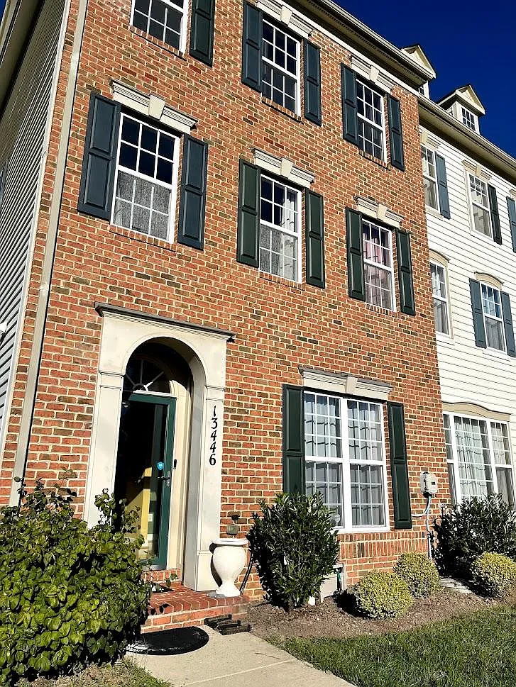 3 bed, 2.5 bath, 2632 sqft, $3,365 — Photo 1
