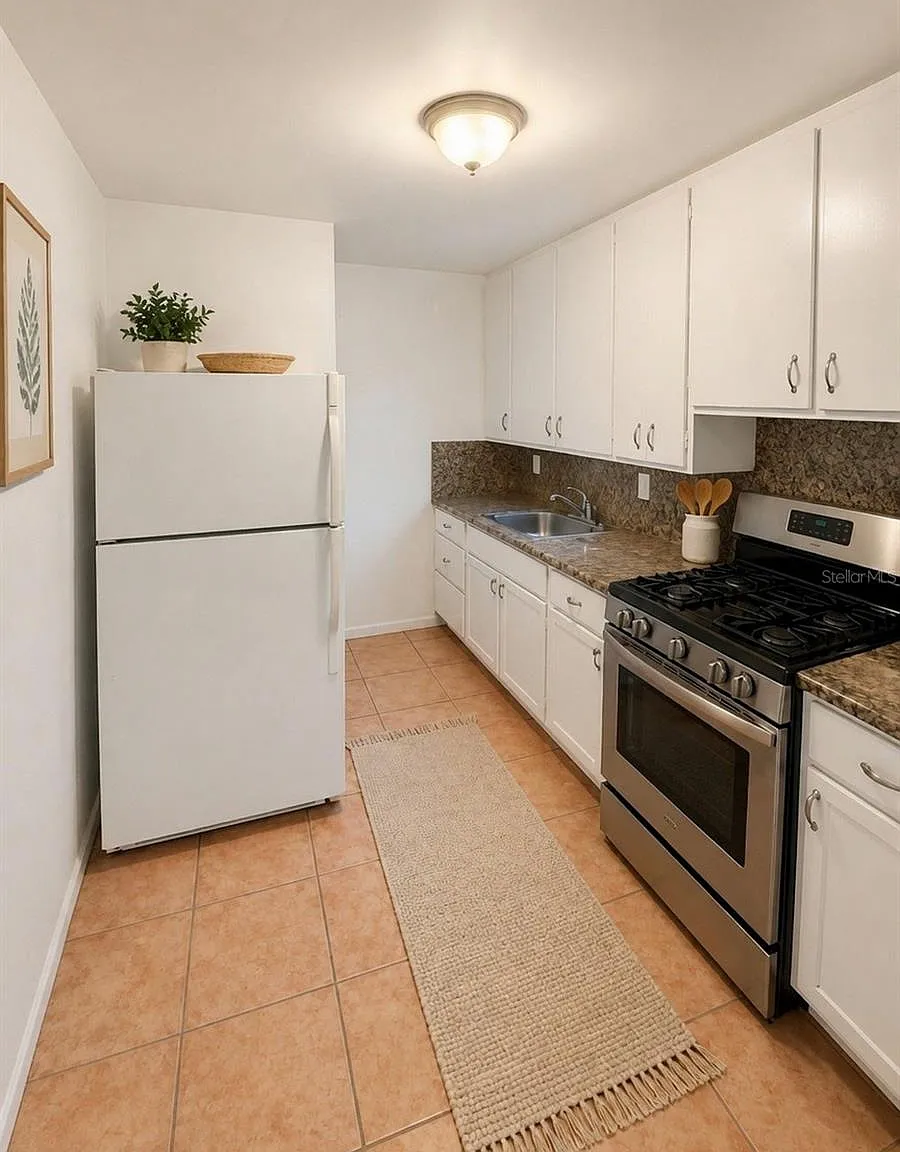 4 bed, 2.0 bath, 2448 sqft, $3,195 — Photo 3