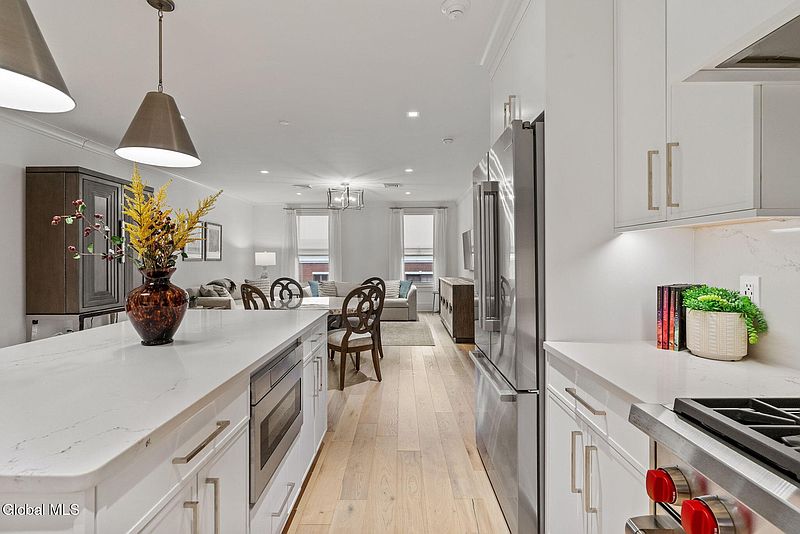 5th image of 19 Washington Street #565