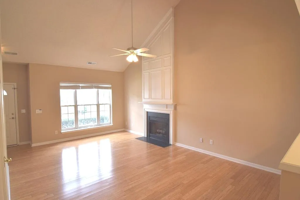 Building Photo - 118 Brentfield Loop
