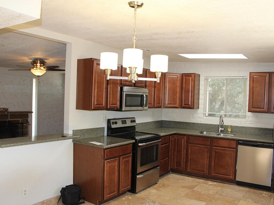 2nd image of 731 S Sherwood Village Dr