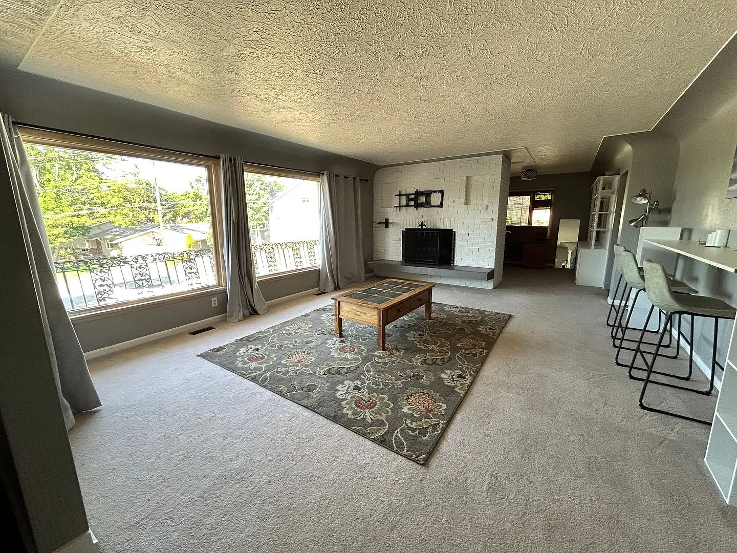 Gorgeous Mid Century 5 Bed Home — Photo 4