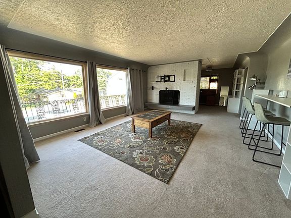4th image of 2455 Cascade Ave