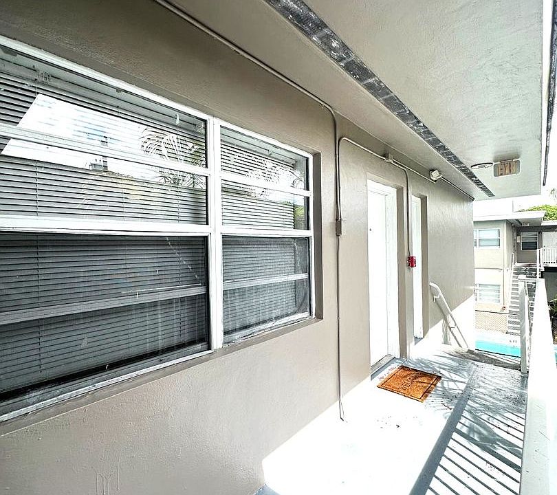 1st image of 17031 NE 21st Ave #9