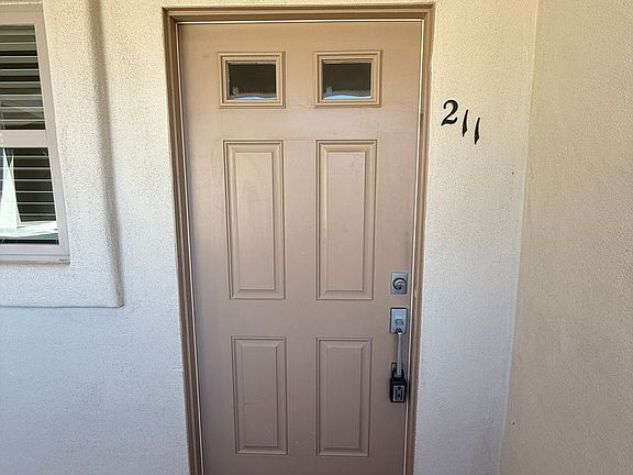 5th image of 1111 S Broadway #211