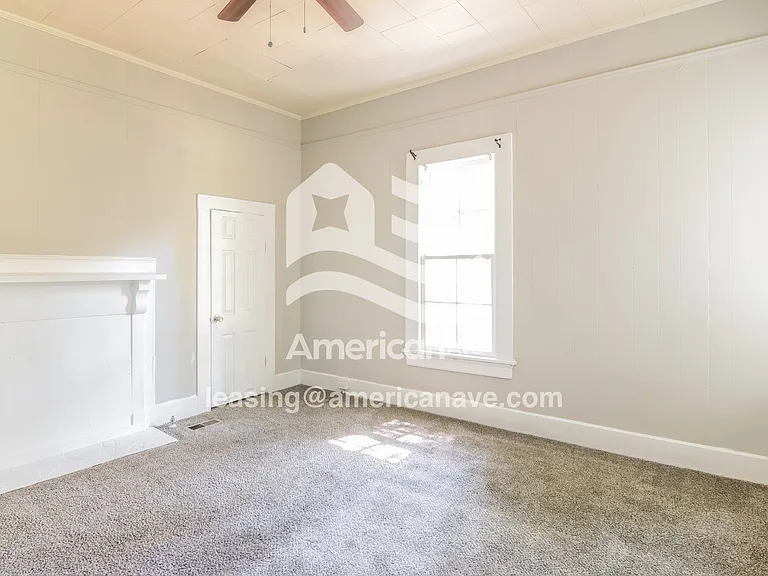 1556002_004_living_room_14395554.jpg