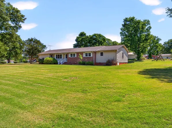 111 Highland Acres Dr, Boiling Springs, SC 29316