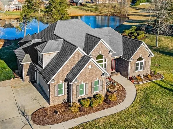 7500 Bethel View Ct, Oak Ridge, NC 27310