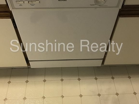 5th image of 1558 Brockton Ave APT 3
