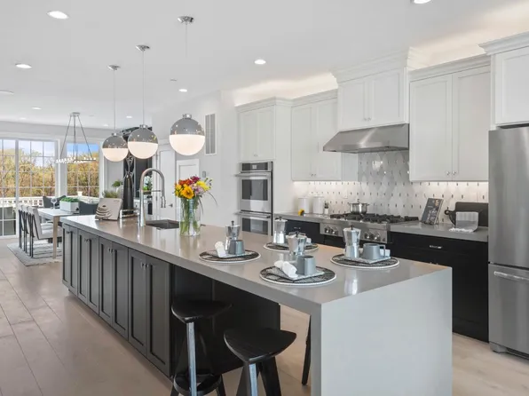 78 Cinnamon Dr, Upper Saddle River, NJ 07458