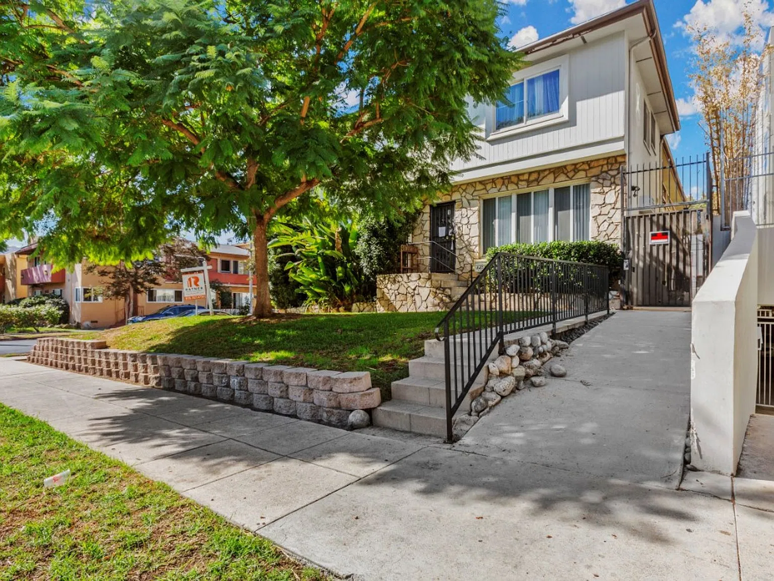 (Ar/Ga/Yo:B) 1401 N. Detroit Street / 7141 Delongpre Avenue — Photo 2