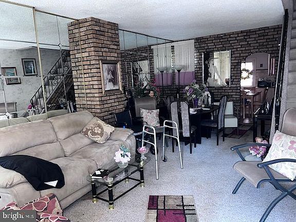 3rd image of 2646 S Jessup St