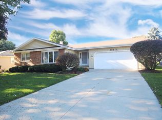 862 Martin Dr, Elgin, IL 60120