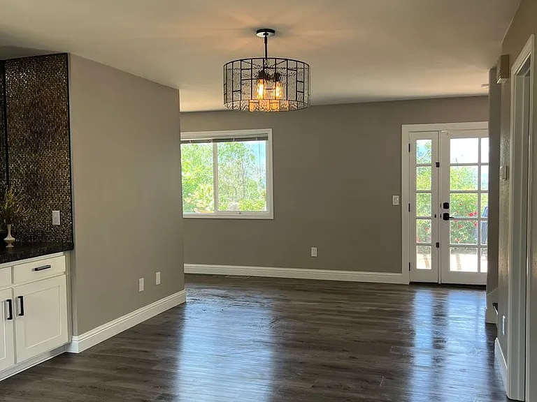 7370 Pembroke Dr — Photo 13