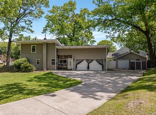 790 Hillcliff Dr, Waterford, MI 48328