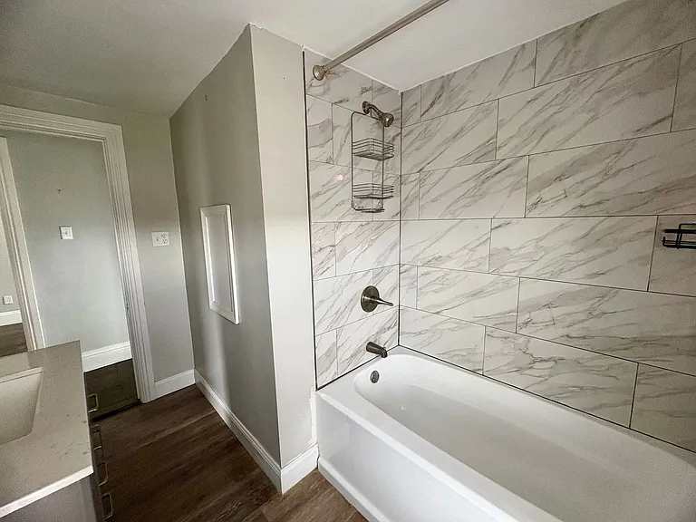 348 E Derry Rd — Photo 24